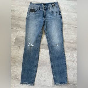 Silver Jeans- Avery Curvy Fit High Rise Skinny 30/29. NWT